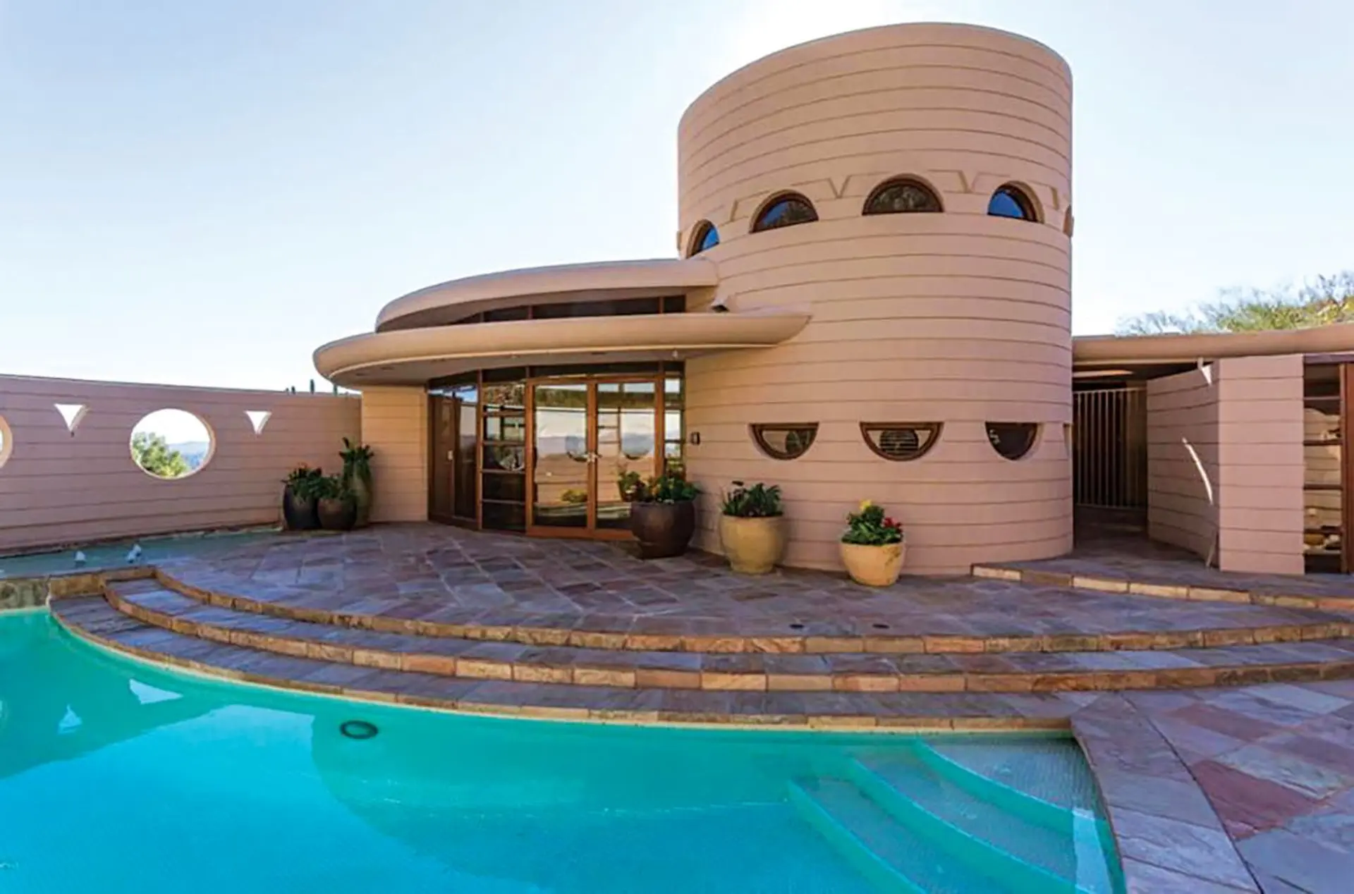 featured image for story, TOP CELEBRITY - Real Estate News