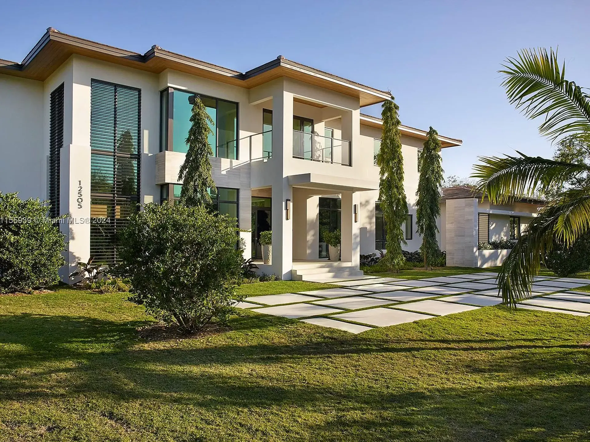 featured image for story, Luxury Home Tour: 12505 Vista Lane, Pinecrest, FL 33156