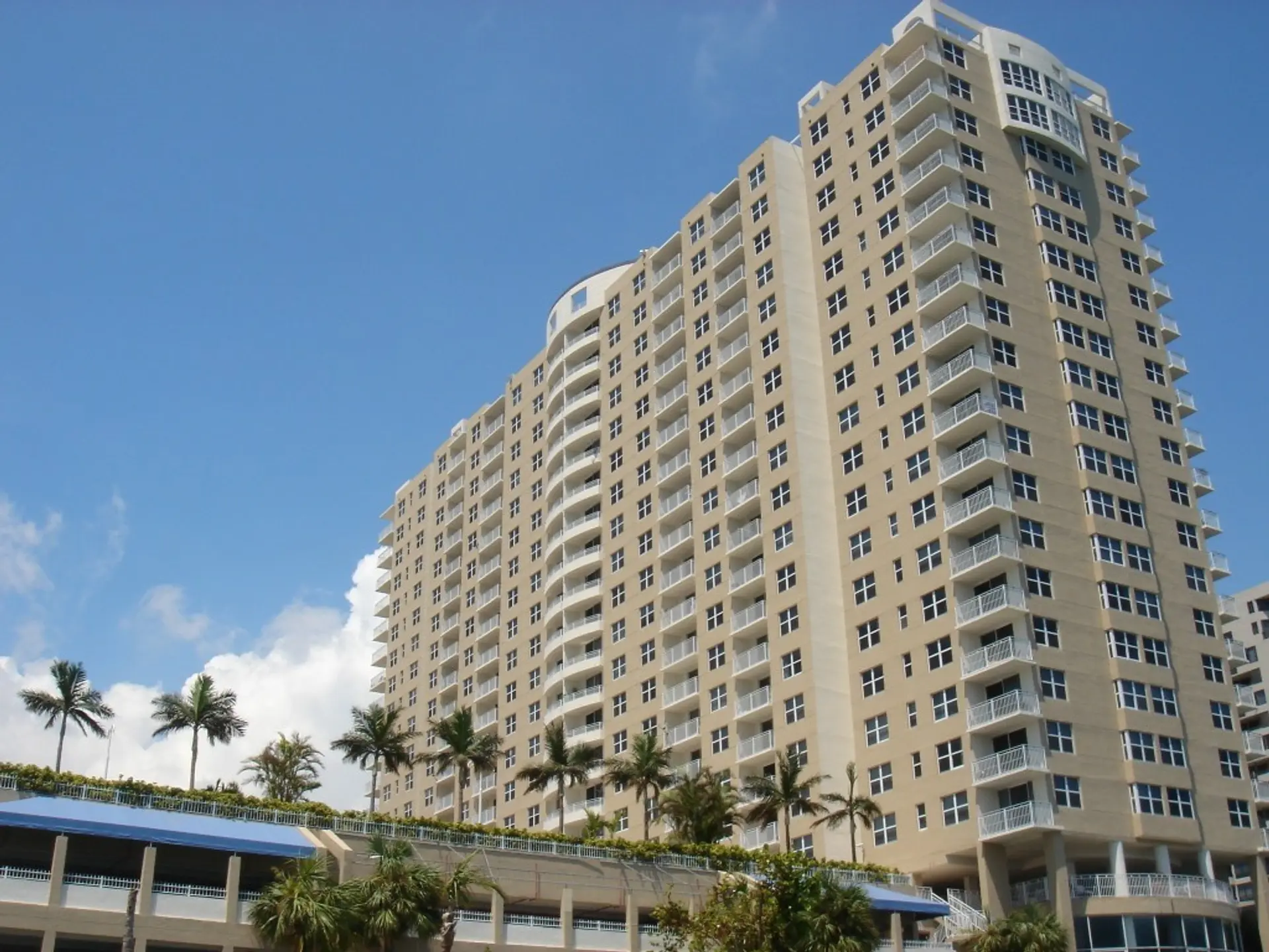 featured image for story, Isola Brickell Key
