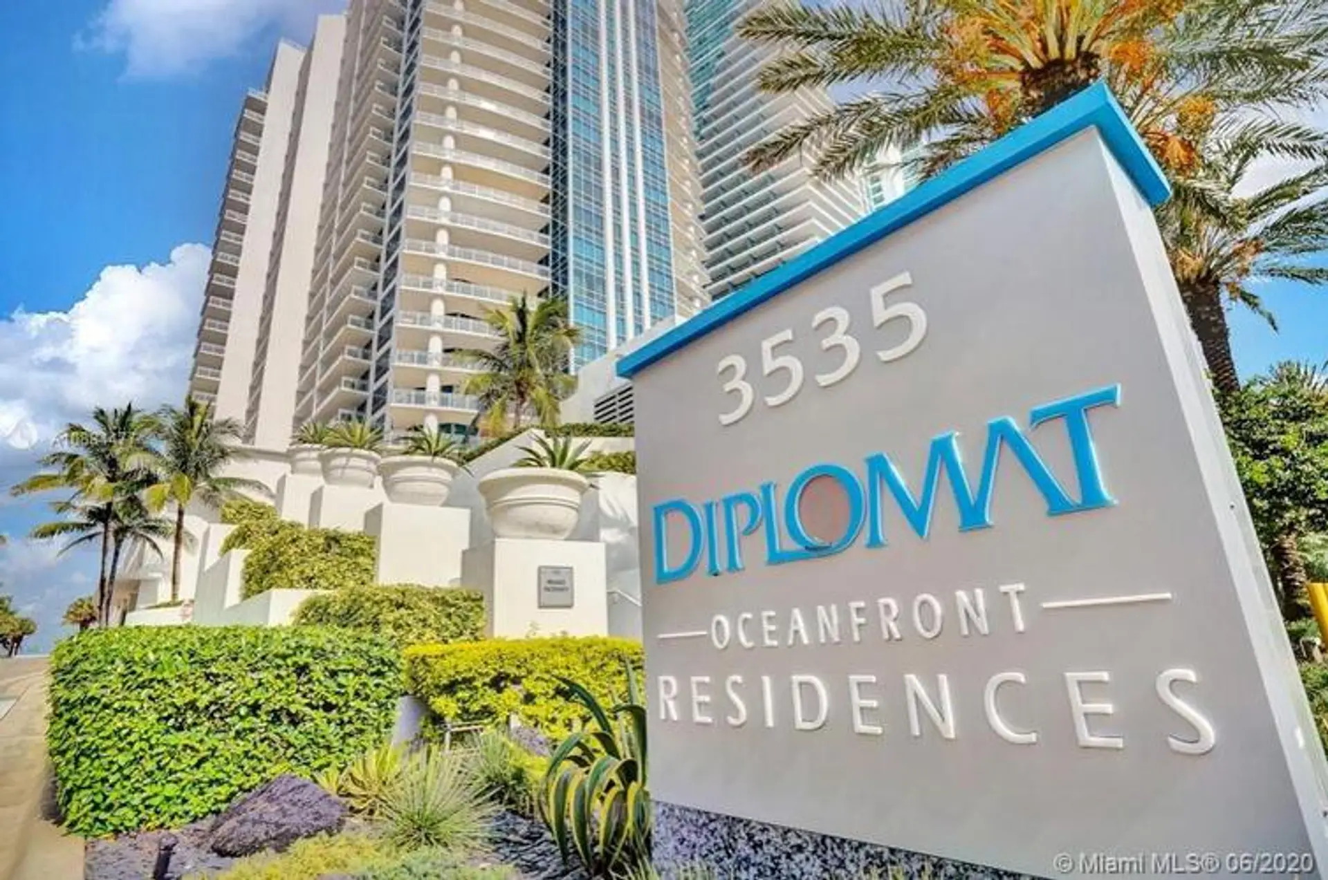 featured image for story, Diplomat Residences in Hollywood