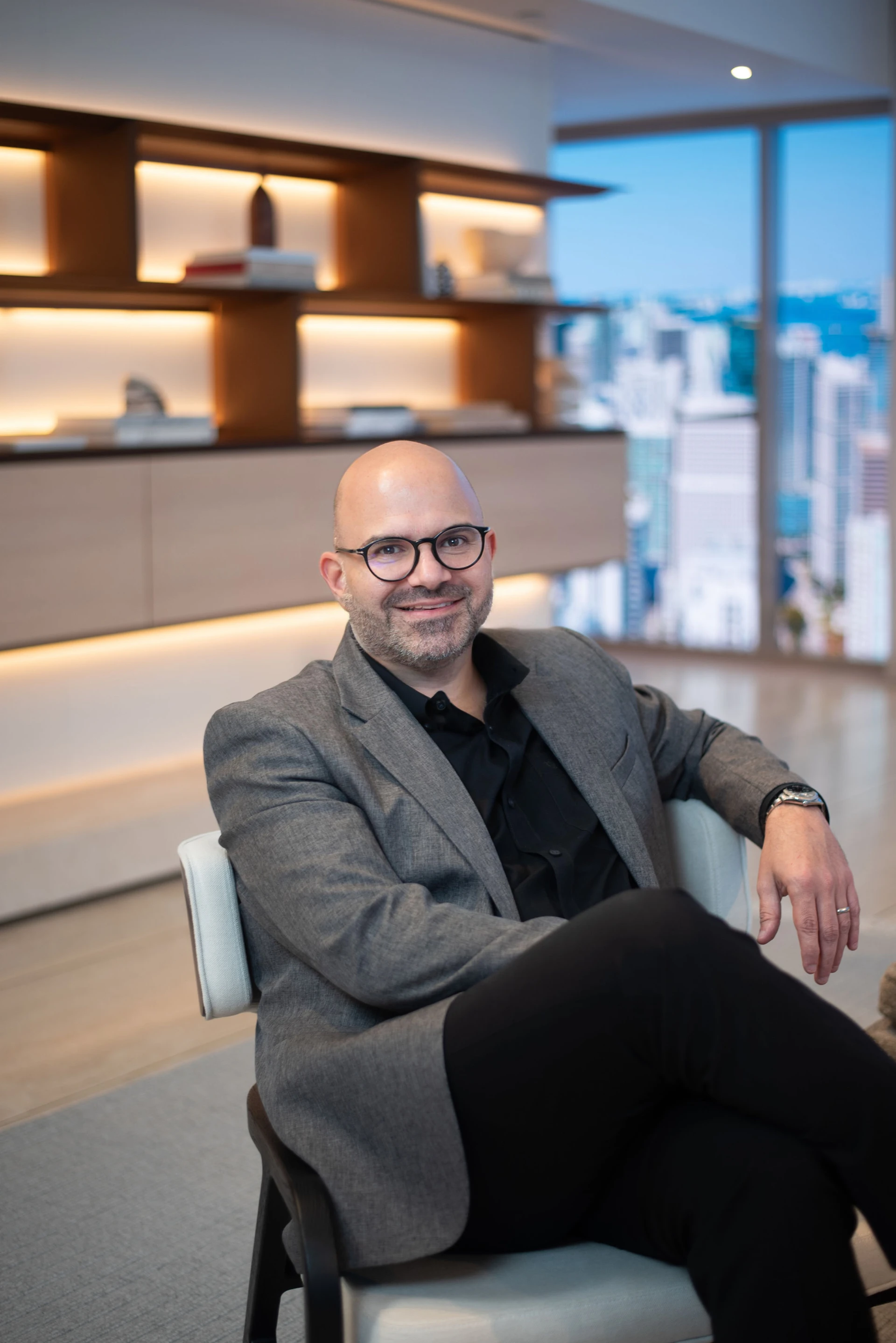 Aron Sultan Levy headshot