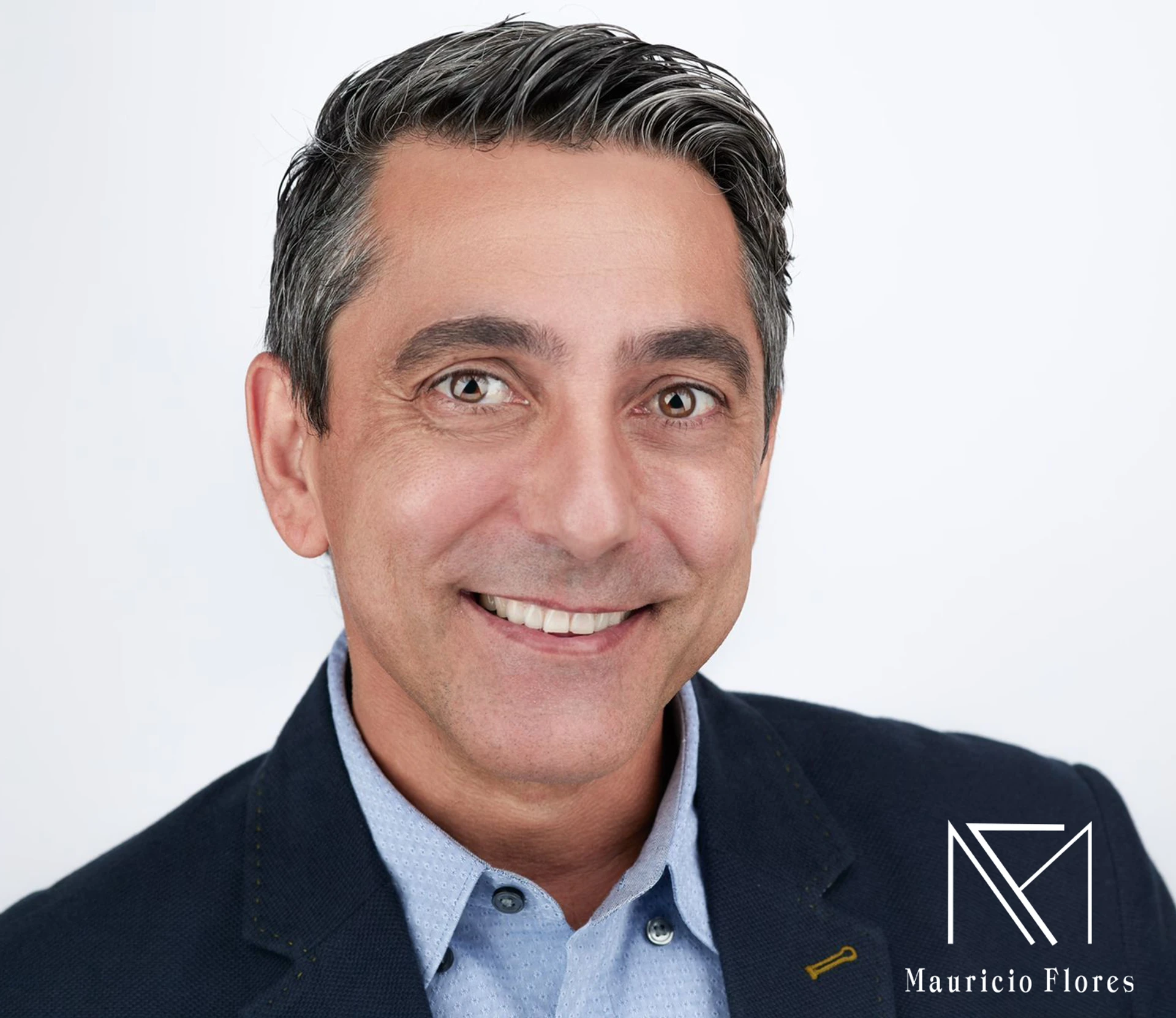 Mauricio Flores headshot