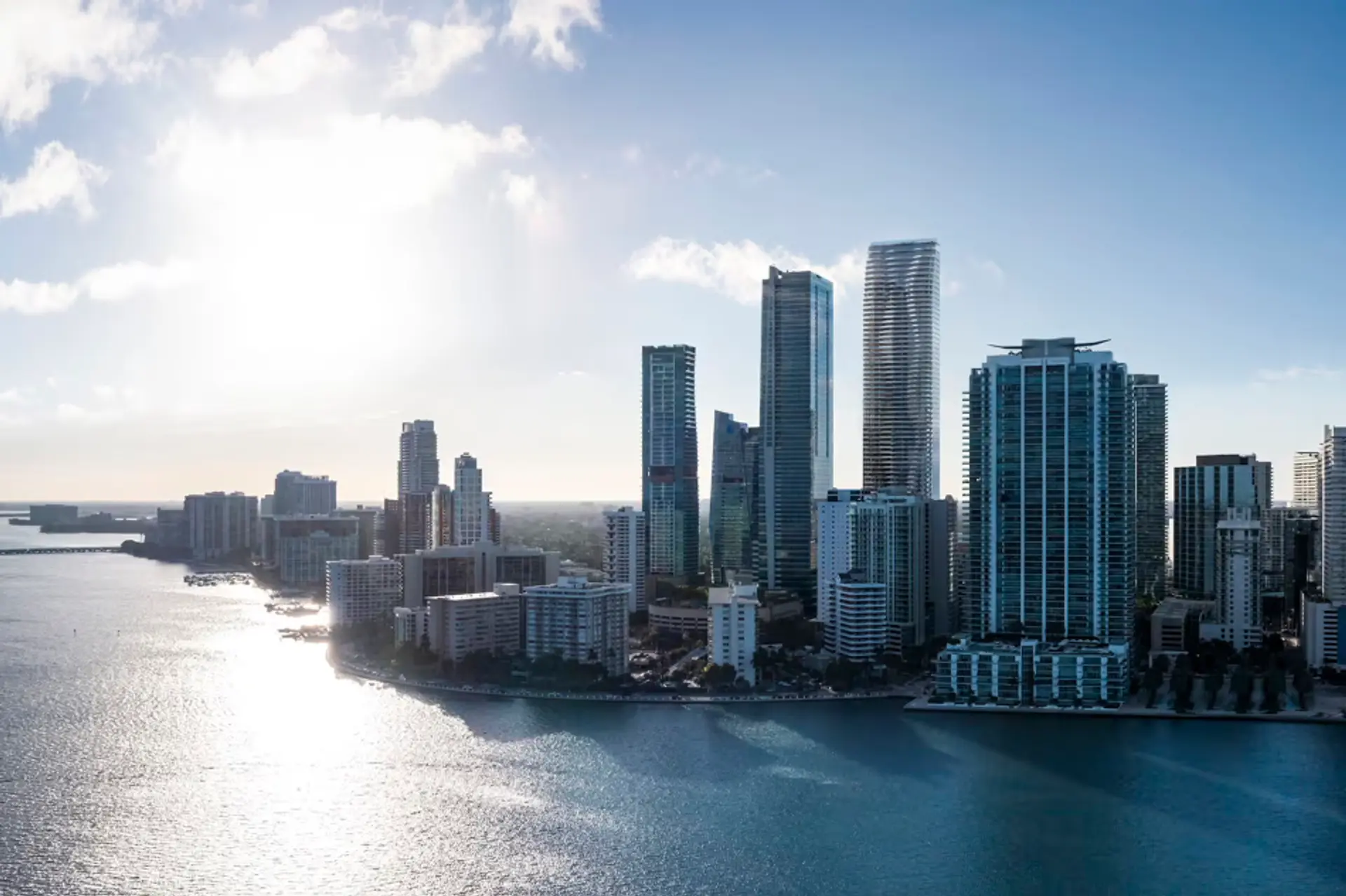 featured image for story,
Guía Completa: Cómo Invertir en Propiedades en Miami Siendo Extranjero
