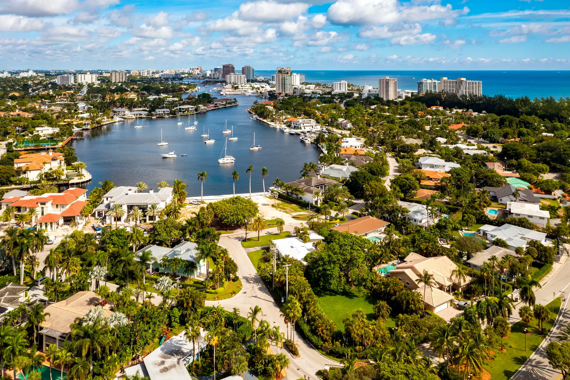 listings 待售 in Harbor Beach