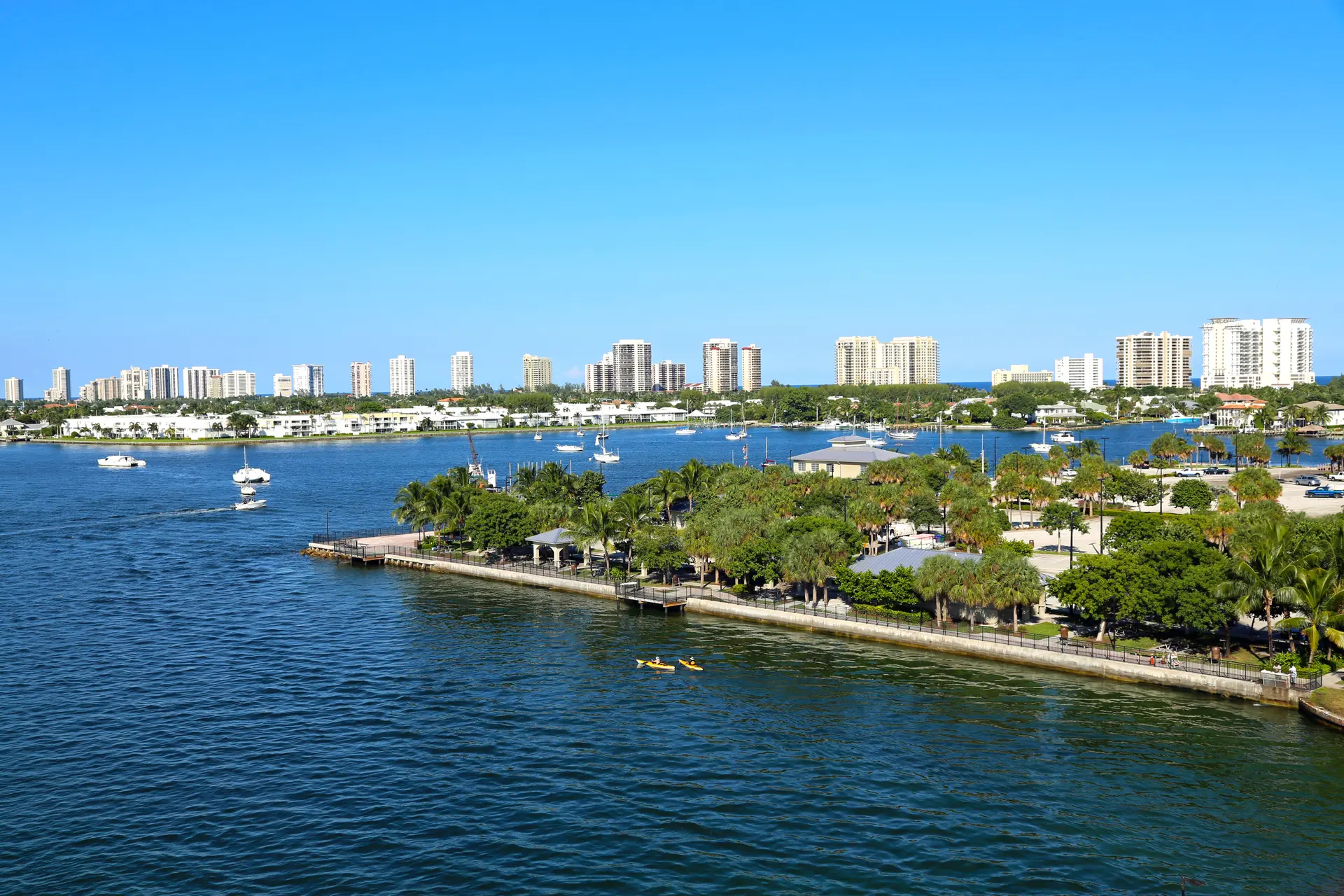 listings 待售 in Riviera Beach