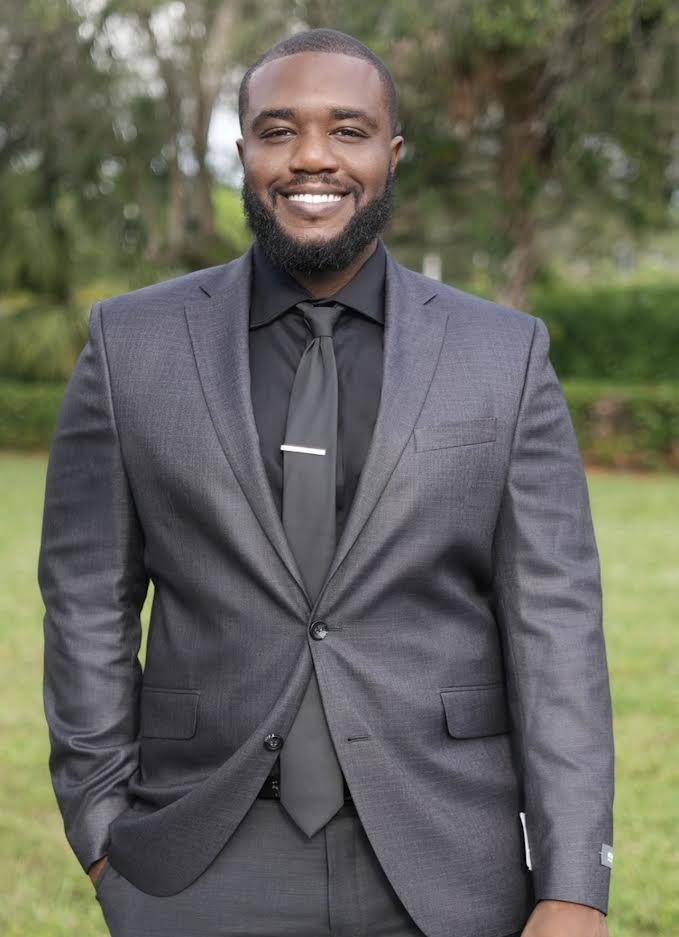 Elliot Charles headshot
