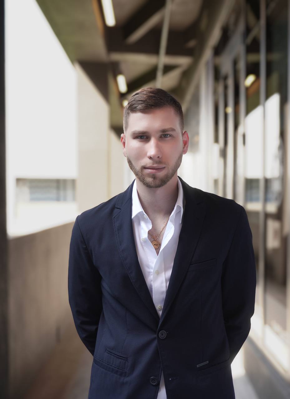 Leon Gelman headshot